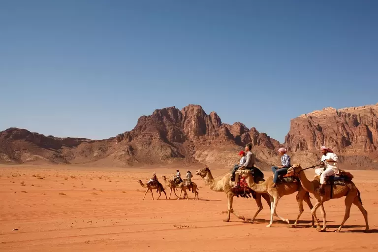 Aventurați-vă în Wadi Rum