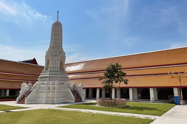 Treceți prin Wat Mahathat