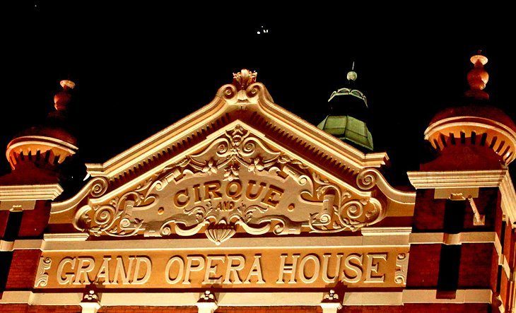 Petrece o noapte la Grand Opera House