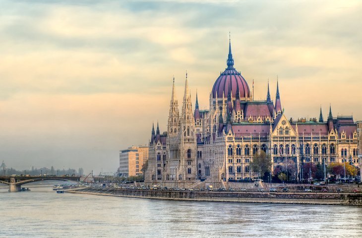 Clădirea Parlamentului Ungariei și Bijuteriile Coroanei