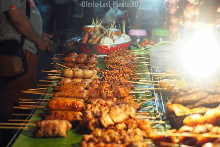 Încercați Street Food la Piața Chiang Mai Gate