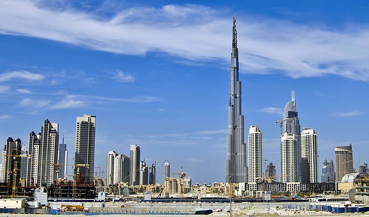 Vezi faimosul peisaj urban din Dubai la Burj Khalifa
