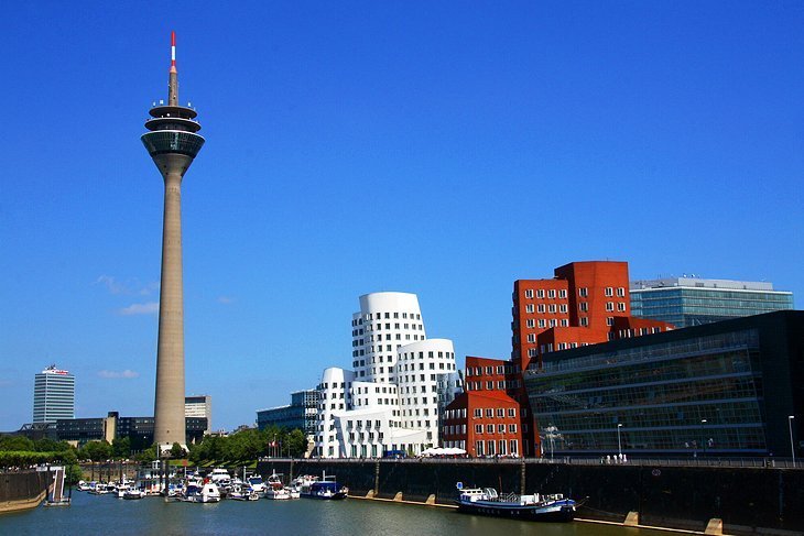 Düsseldorf-Hafen și Neuer Zollhof