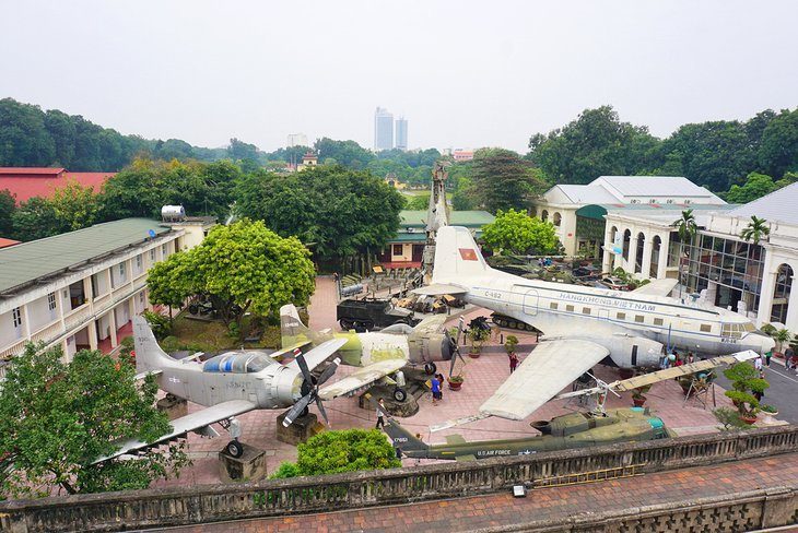 Vezi Muzeul de Istorie Militară din Hanoi