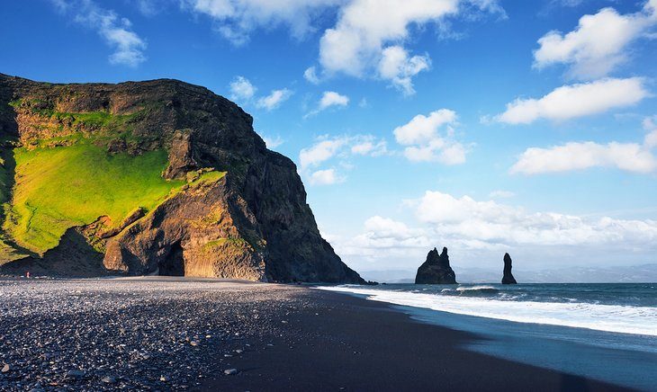 Plaja cu nisip negru Reynisfjara