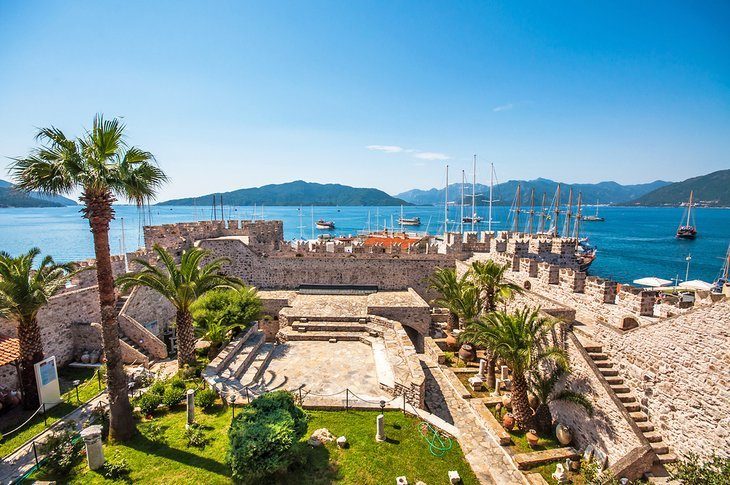 Explorați orașul și castelul vechi din Marmaris
