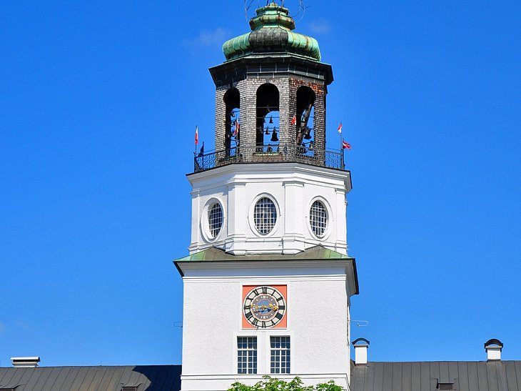 Neugebäude și Carillonul din Salzburg