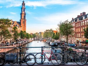 Zboruri Amsterdam – Mai – preturi de la 33 EUR, dus – intors