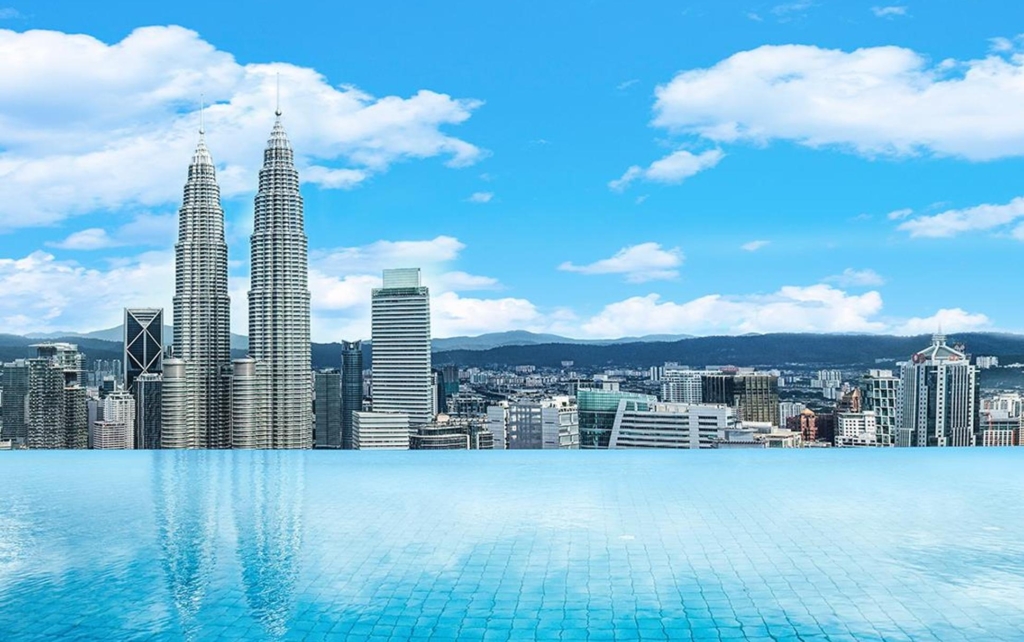 Suita de 5* cu piscina infinity pe acoperis in Kuala Lumpur – 48 euro/camera