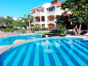 IULIE! Resort de 4 * foarte bine cotat din Tenerife pentru doar 34 € / noapte! (anulare gratuită)