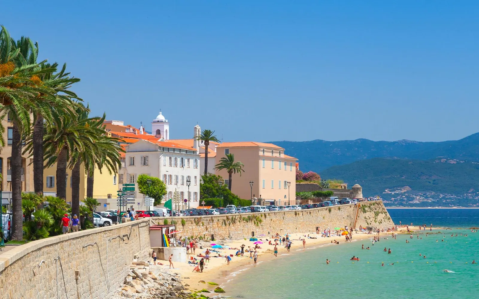 Vacanta in Corsica (Franta), 281 euro! (zbor + cazare 6 nopti)