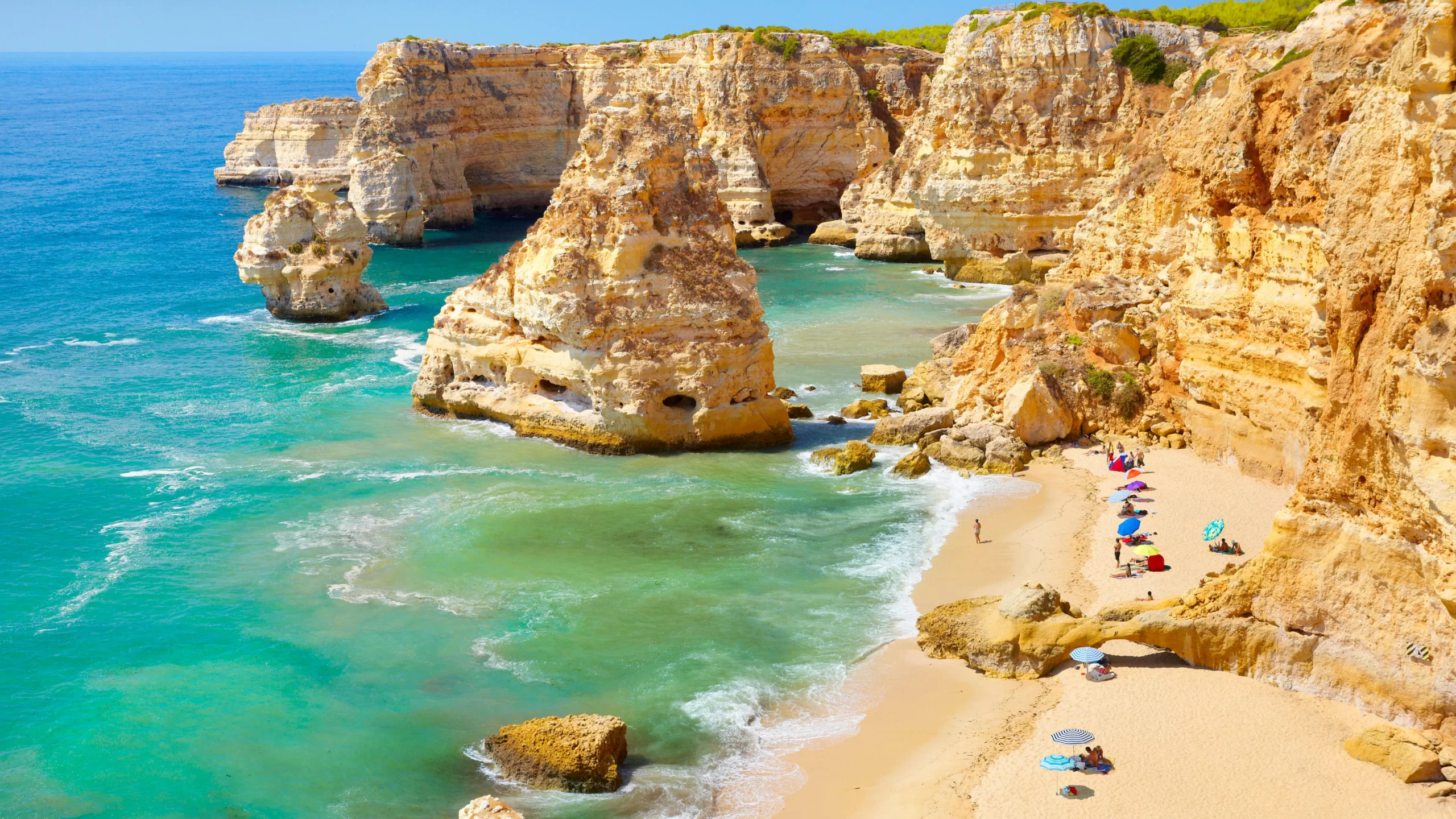 Vacanta de o saptamana in minunatul Algarve, Portugalia – 369 euro (zbor + cazare) – cunoscut pentru plaje exotice