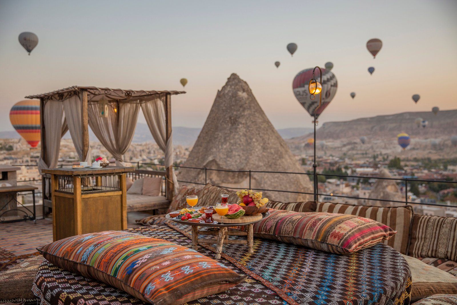 6 nopti in Cappadocia – 252 euro (zbor si cazare nota 8.6 pe booking)