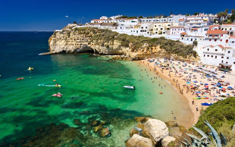6 nopti in minunatul Algarve, Portugalia – 213 euro (zbor + cazare) – cunoscut pentru plaje exotice