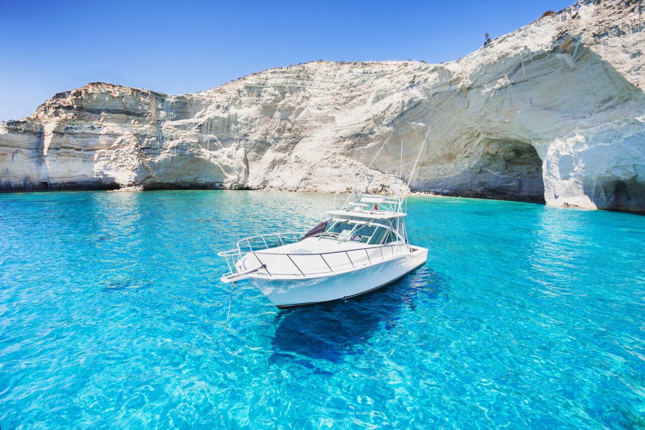 Vacanta pe Insula Milos, Grecia! – 369 euro (zbor si cazare nota 9,6 pe booking)
