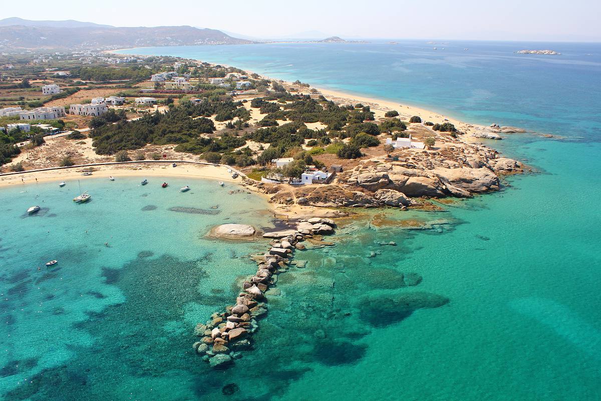 8 nopti pe insula Naxos, Grecia – 405 euro (zbor + cazare)