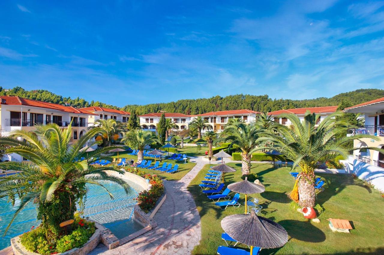 Hotel 4* de lux disponibil in PLIN SEZON DE VARA in Halkidiki foarte aproape de plaja, situat pe bratul Kassandra