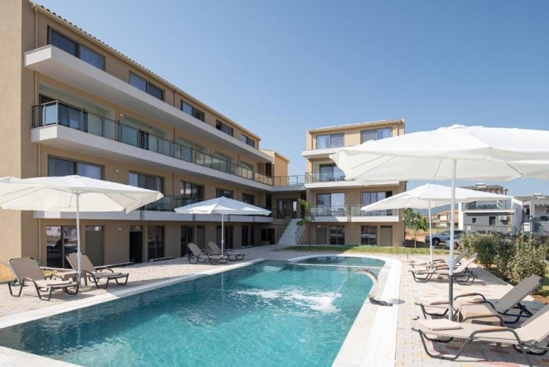 Hotel 4* in PLIN SEZON DE VARA in Halkidiki cu piscina in aer liber