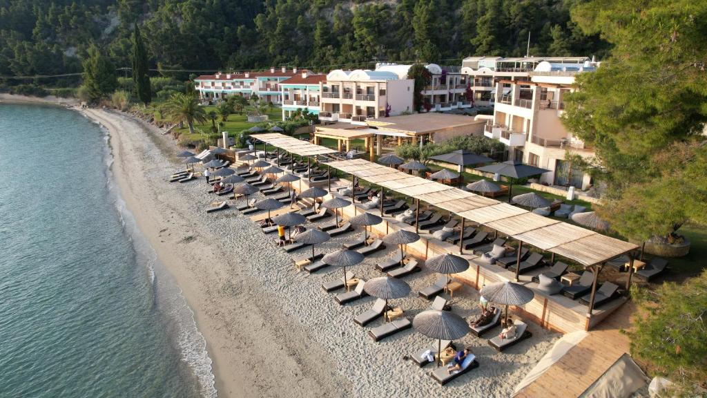 Hotel 5* in Halkidiki cu piscina, plaja PRIVATA si SPA