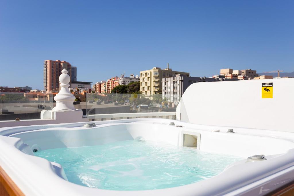 DISPONIBILA DE CRACIUN! Cazare 5* in Tenerife 61 euro/persoana/noapte