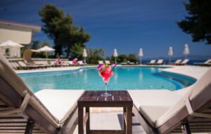 Hotel 4* in Halkidiki cu piscina la un super pret, doar 24 euro/persoana/noapte