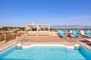 Hotel de 4 stele in Mallorca cu 2 piscine la doar 64 euro/pers/noapte