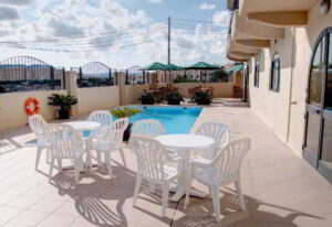 IUNIE! Cazare in Malta CU PISCINA la doar 43 euro/persoana/noapte
