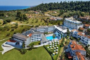 IULIE! Hotel de 4* in Halkidiki cu piscina la doar 61 euro/pers
