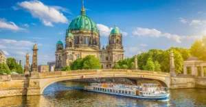 Zboruri directe spre Berlin de la 36 euro dus-intors (noiembrie-decembrie)